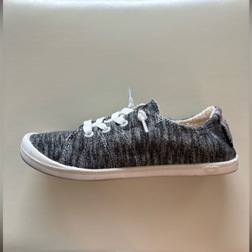ROXY BAYSHORE Slip on Sneaker (size 8)🩶